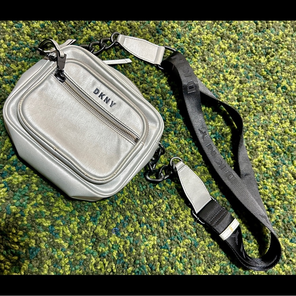 DKNY Abby Camera Shoulder Bag Handbag Silver Faux Leather - Picture 2 of 10